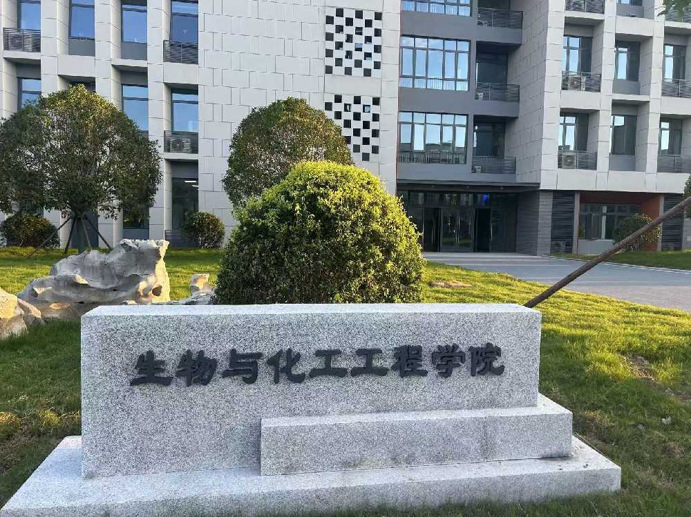 富宁县扬州职业大学体育场高杆灯项目